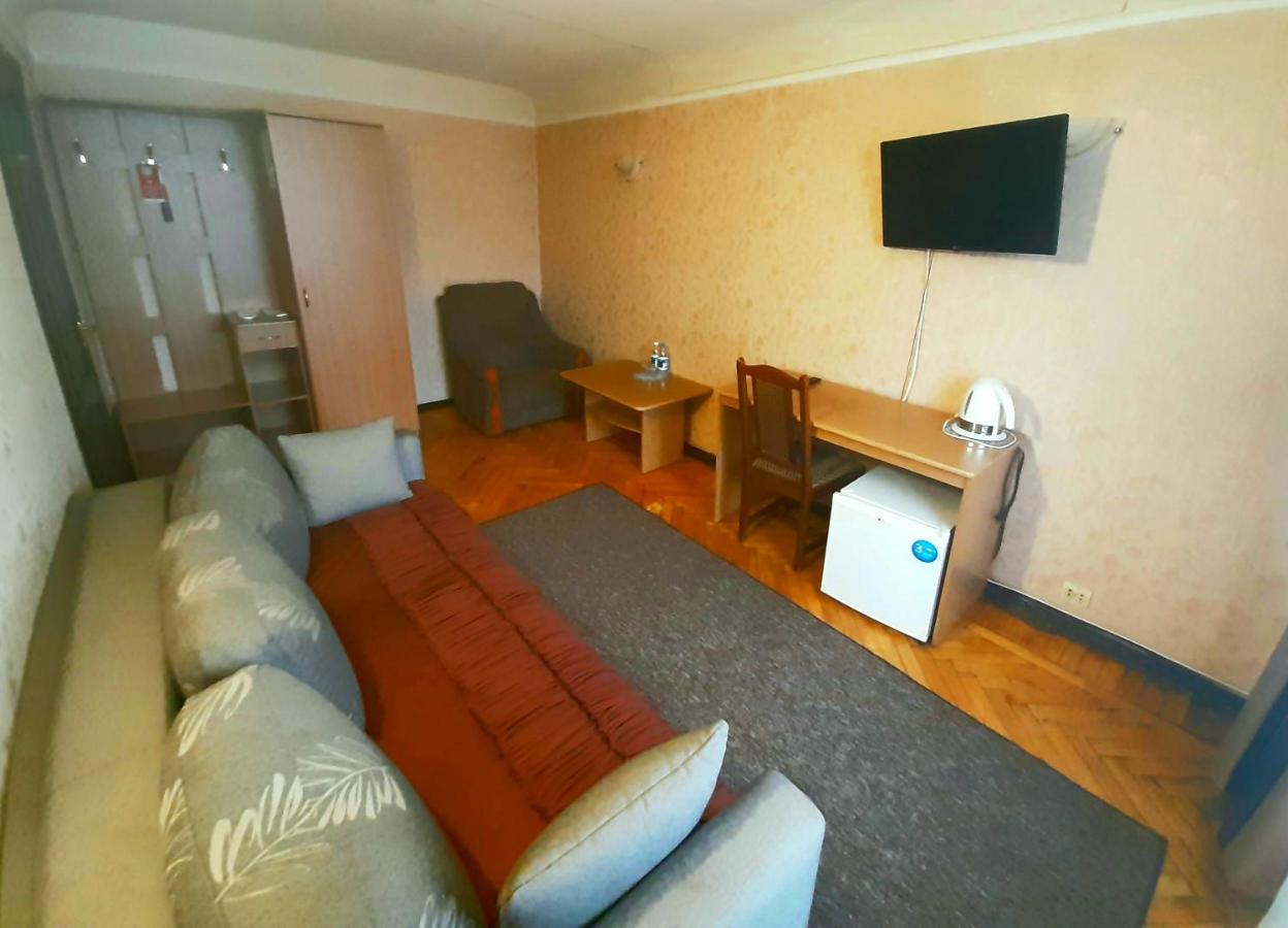 Tourist Hotel Charkov Buitenkant foto